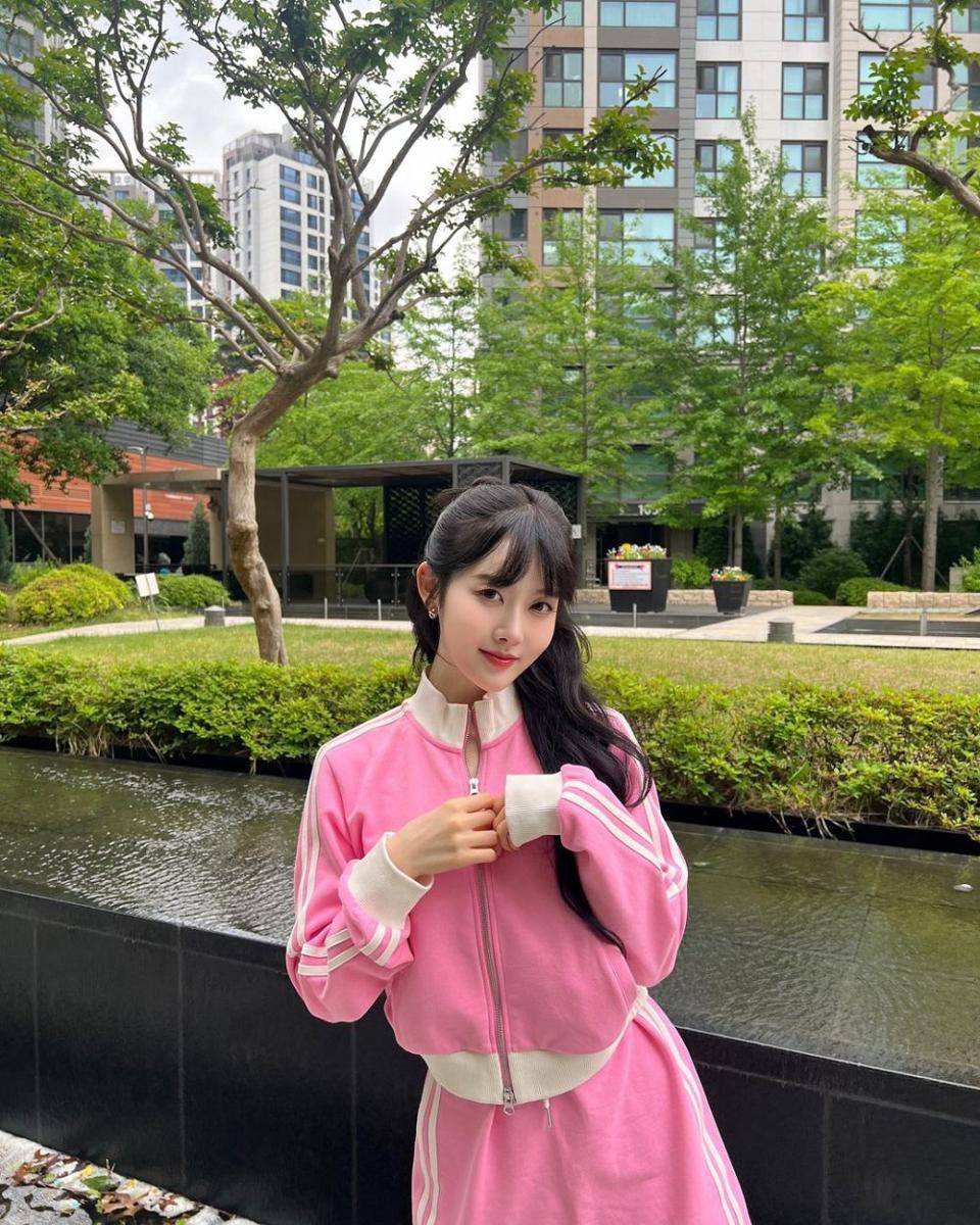 Park Si Eun (instagram.com/hermesieunn)