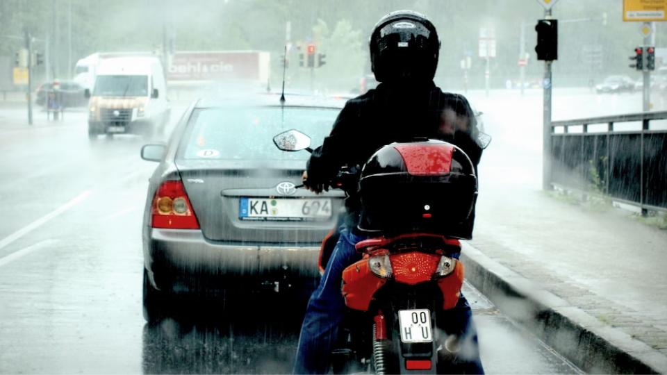 5 Tips Mudik Lebaran Pakai Motor di Musim Hujan