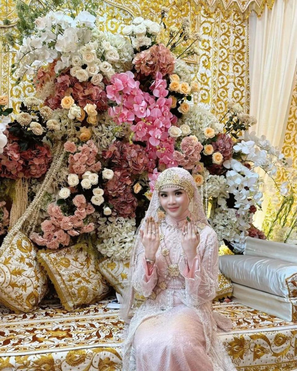 Siapa Dea Sahirah, yang Sudah Sah Jadi Istri Chand Kelvin?