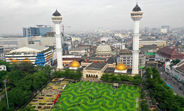 7 Tempat Makan Dekat Masjid Raya Bandung yang Wajib Kamu Coba