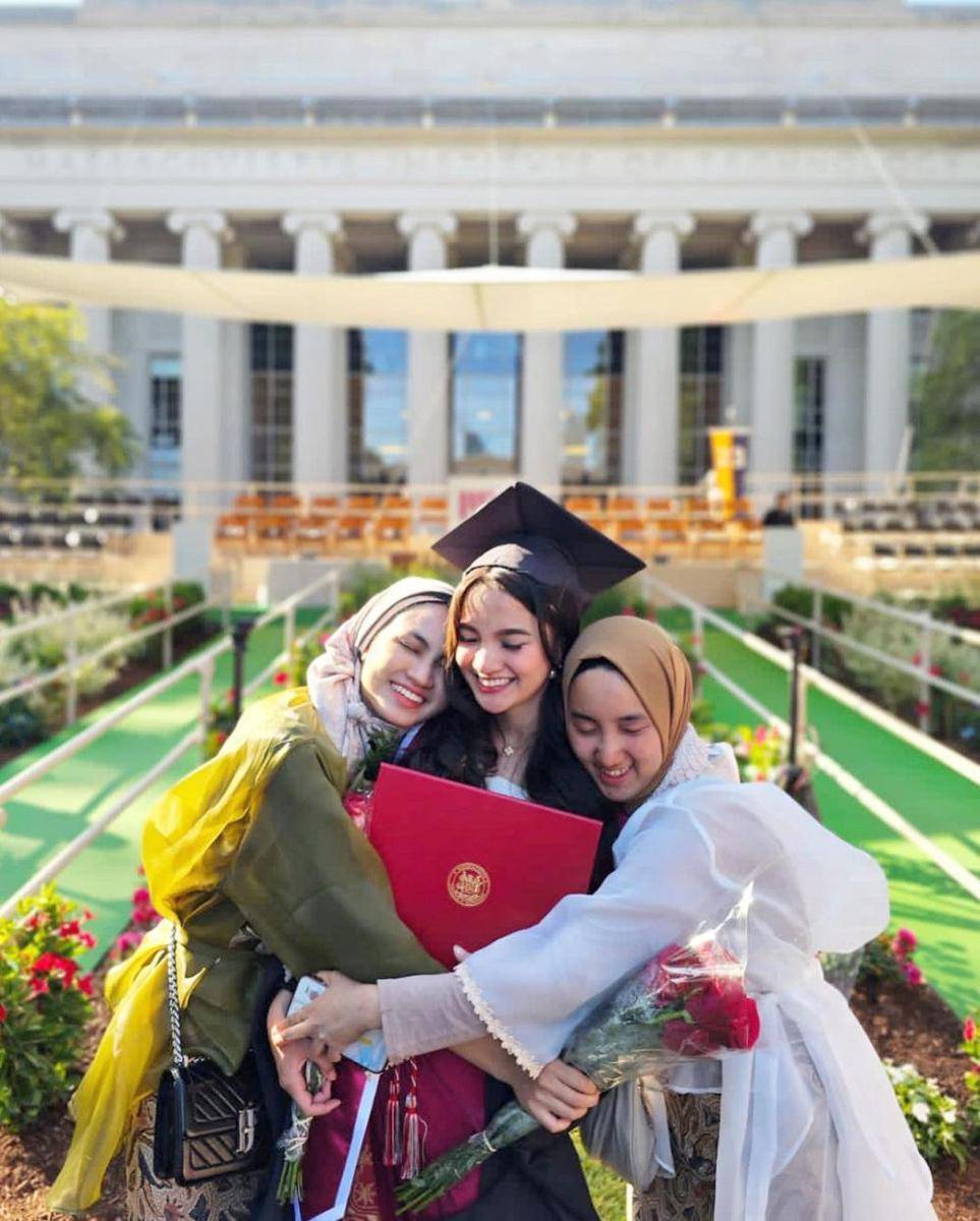 Moment wisuda Sabrina (instagram.com/sabrinaangraini)