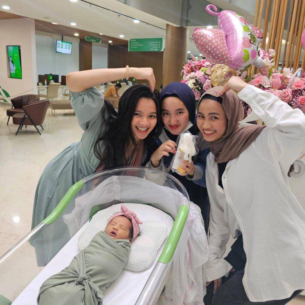 Moment Xaviera memiliki keponakan baru (Instagram/Xavieraaputri)