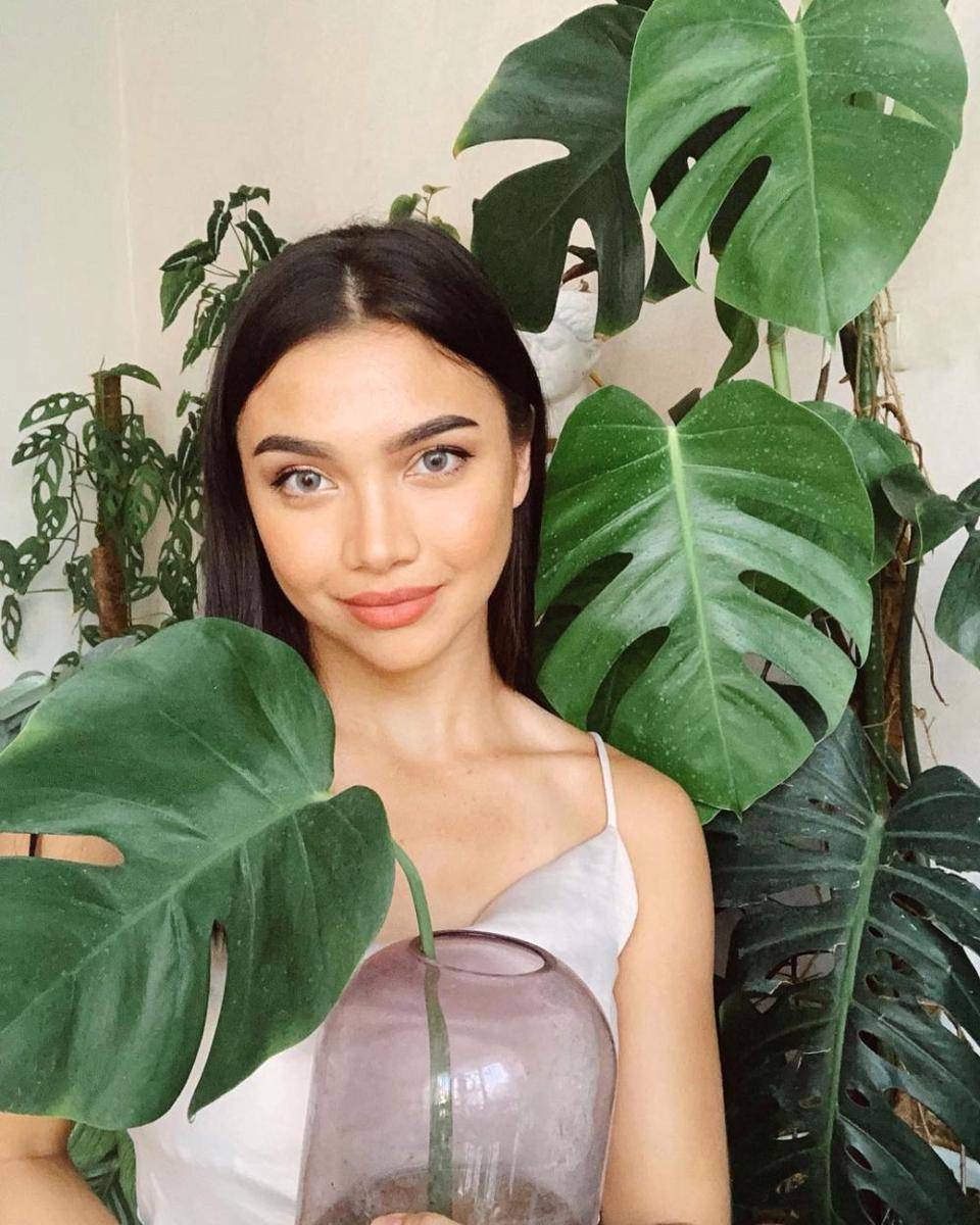 gaya makeup ala Angela Gilsha (instagram.com/angelagilsha)
