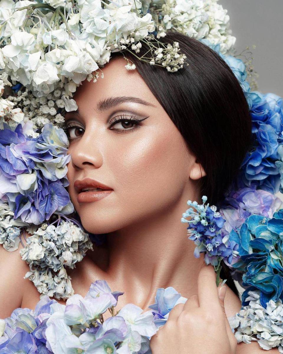 gaya makeup ala Angela Gilsha (instagram.com/angelagilsha)