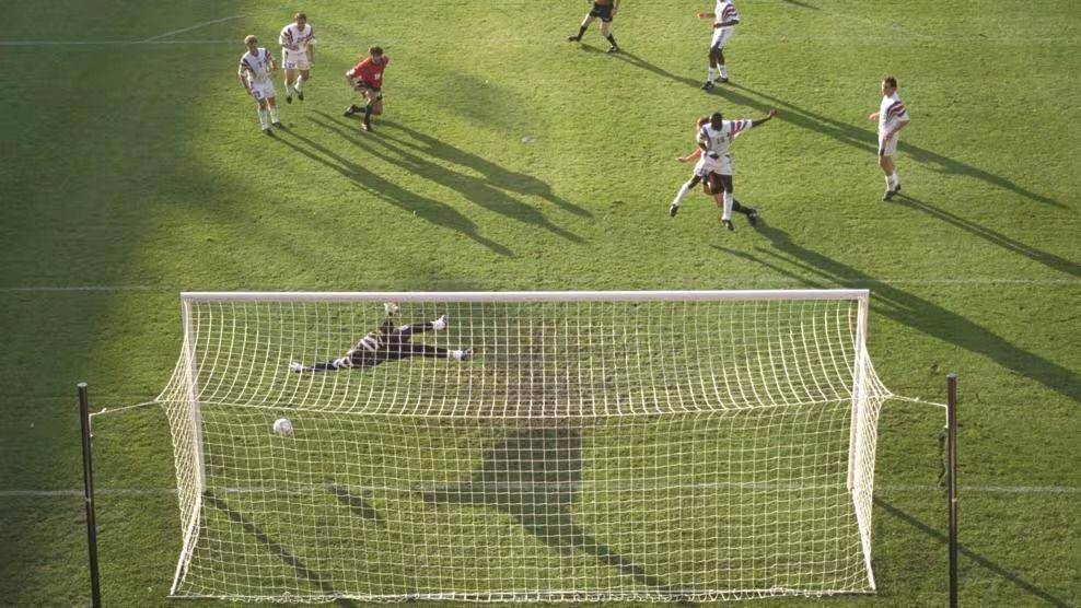 Prancis melawan Spanyol di Euro 1996. (uefa.com)