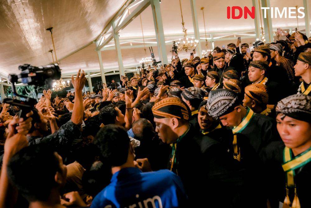Kirab malam 1 Sura di Pura Mangkunegaran, Surakarta, Minggu (7/7/2024). (IDN Times/Herka Yanis)