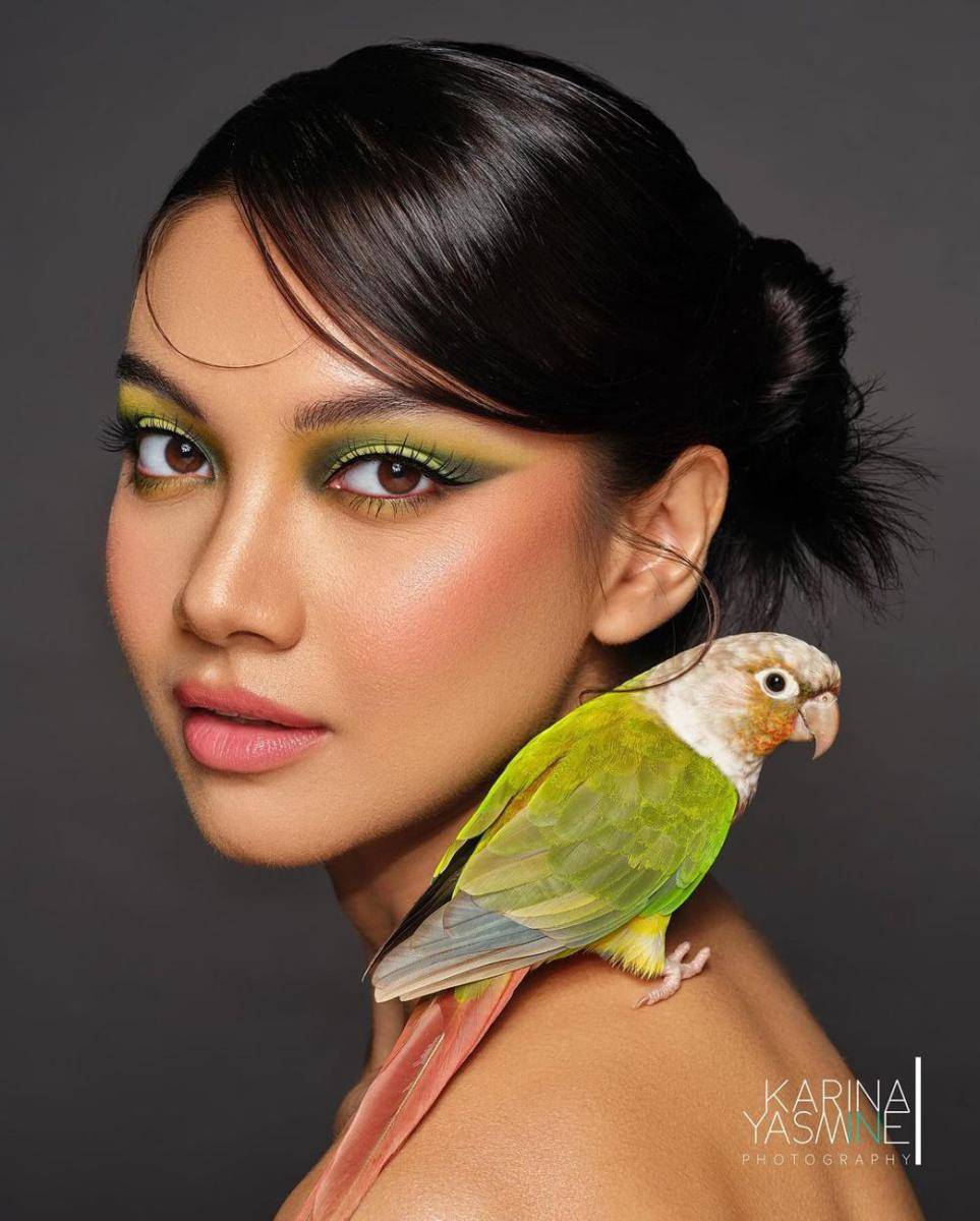 gaya makeup ala Angela Gilsha (instagram.com/angelagilsha)