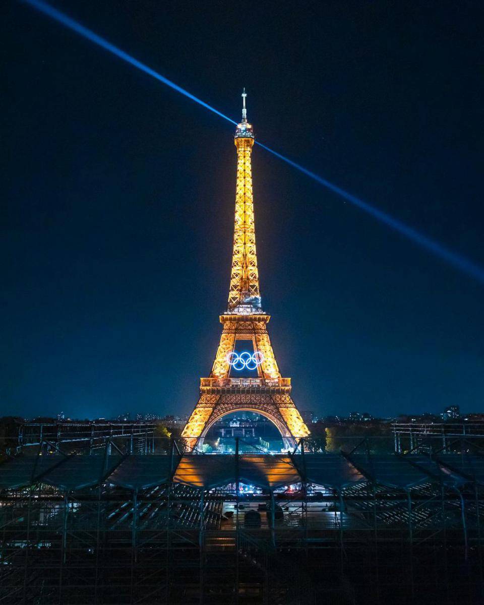 Cincin Olimpiade di Menara Eiffel, Paris (pexels.com/Alex wolf mx)