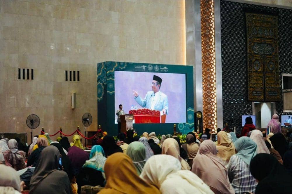 Mantan Menteri Koordinator Bidang Politik, Hukum dan Keamanan, Mahfud MD ketika memberikan ceramah di Masjid Istiqlal dalam rangka acara Tahun Baru Islam Muharram. (Dokumentasi tim media Mahfud)