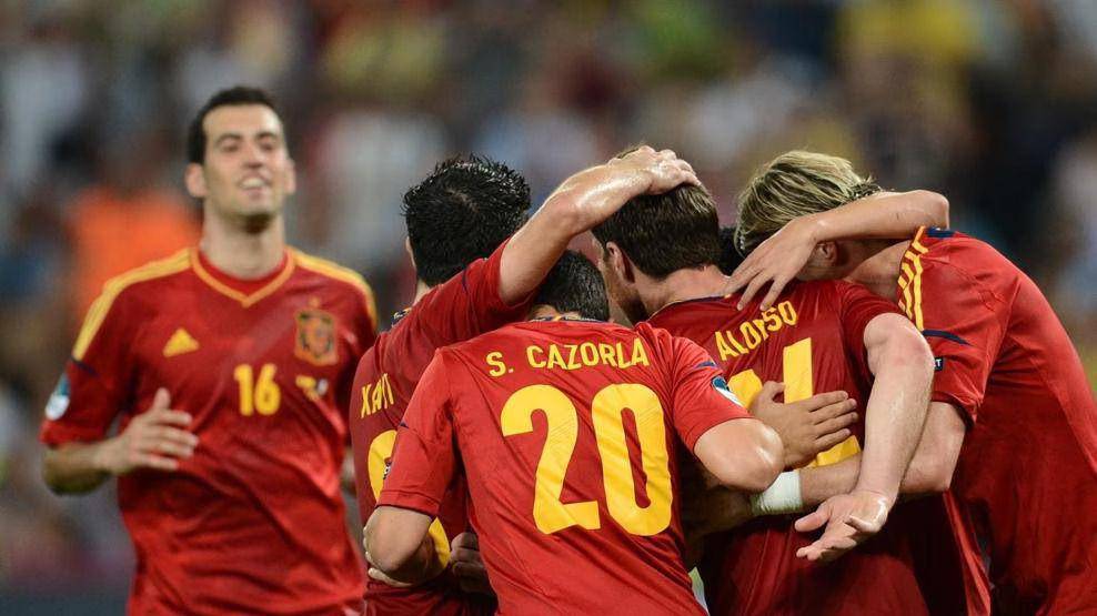 Spanyol merayakan kemenangan atas Prancis pada perempat final Euro 2012. (uefa.com)