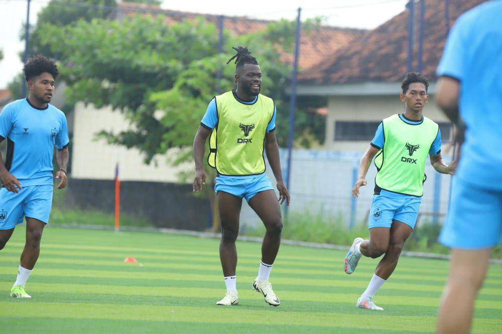 Mike Sudi Abdallah, pemain asing baru PSIS Semarang. (Instagram/@psisfcofficial)
