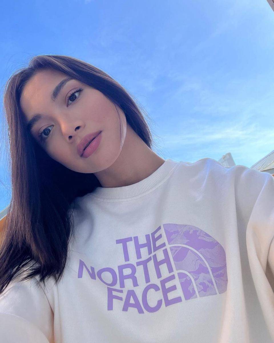 gaya makeup ala Angela Gilsha (instagram.com/angelagilsha)