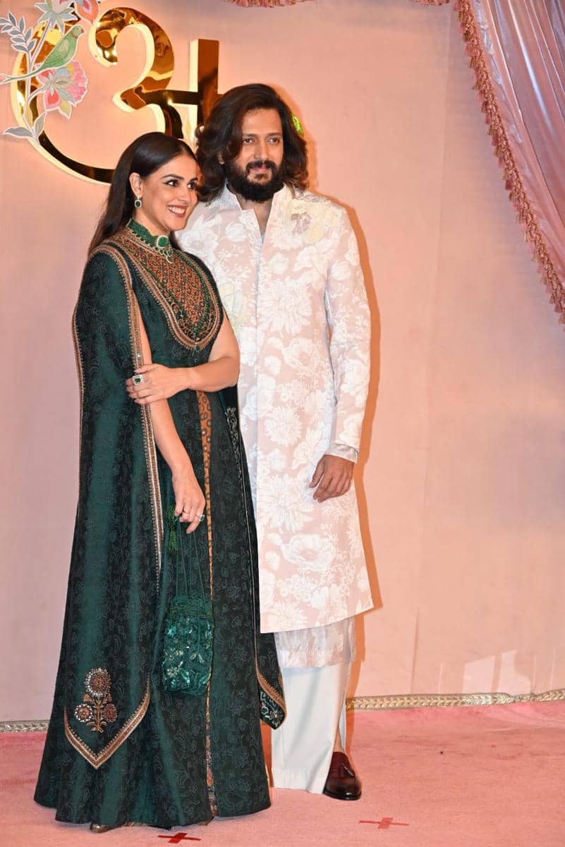 Riteish Deshmukh dan istri (indiatoday.in)