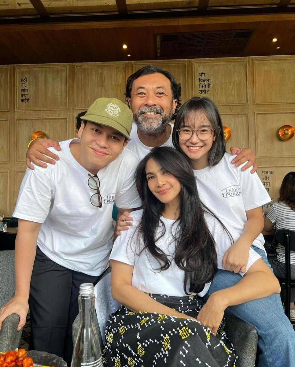 Cast 1 Kakak 7 Ponakan (instagram.com/kikinarend)