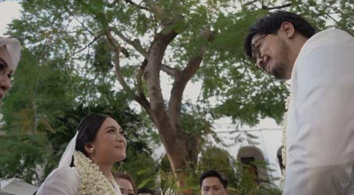 Pernikahan Bilal Indrajaya dan Mayafiryal Sochmarisanda. (Instagram.com/janur.wedding)