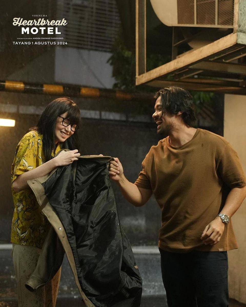 potret Laura Basuki dan Chicco Jerikho (instagram.com/heartbreakmotelfilm)