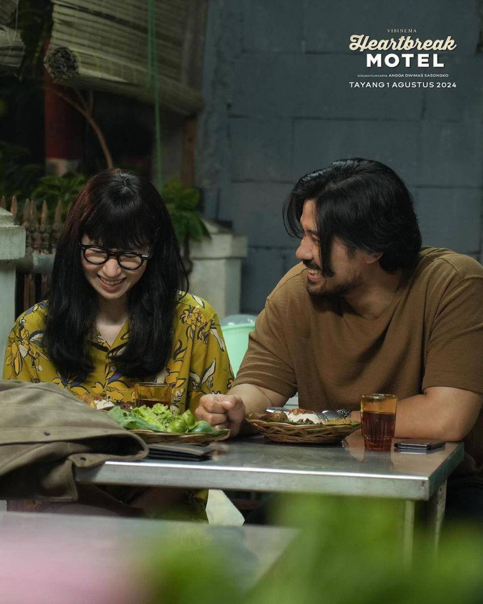 potret Laura Basuki dan Chicco Jerikho (instagram.com/heartbreakmotelfilm)