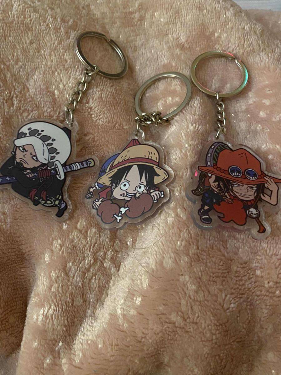 potret koleksi gantungan kunci One Piece (reddit.com/user/cayce_leighann)