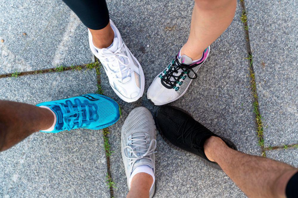 6 Perbedaan Sepatu Lari dan Badminton, Jangan Tertukar