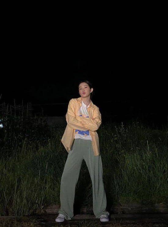 inspirasi layering outfit yang kasual (instagram.com/renebaebae)