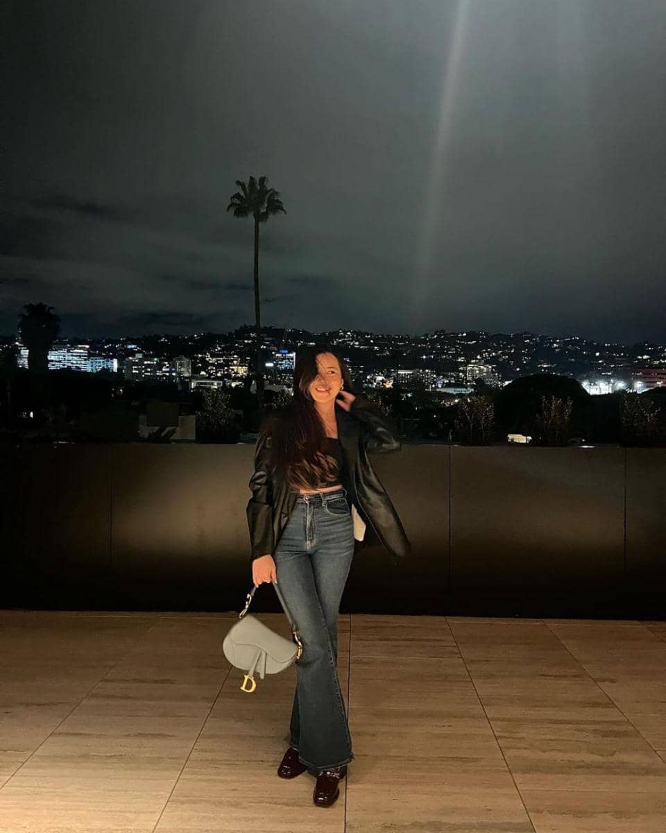 inspirasi layering outfit yang kasual (instagram.com/bebytsabina)