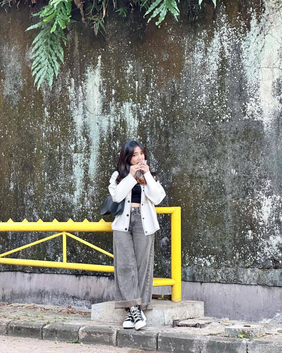 inspirasi layering outfit yang kasual (instagram.com/fuji_an)