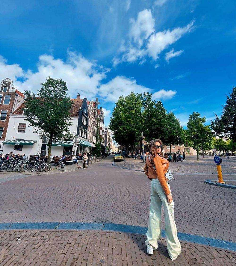 potret Cinta Laura Kiehl di Amsterdam (instagram.com/claurakiehl)