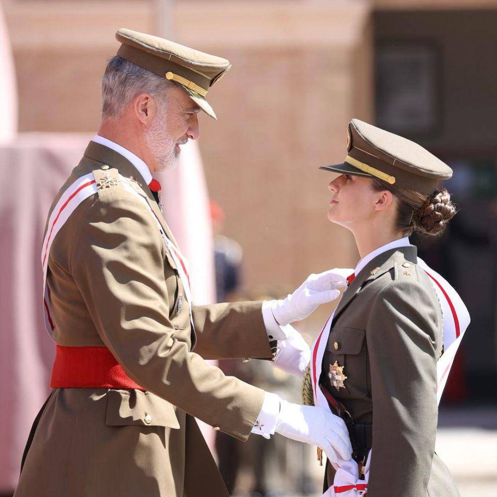 potret Princess Leonor lulus akademi militer dan resmi menjadi perwira junior di Angkatan Darat Spanyol (instagram.com/spain_royal)