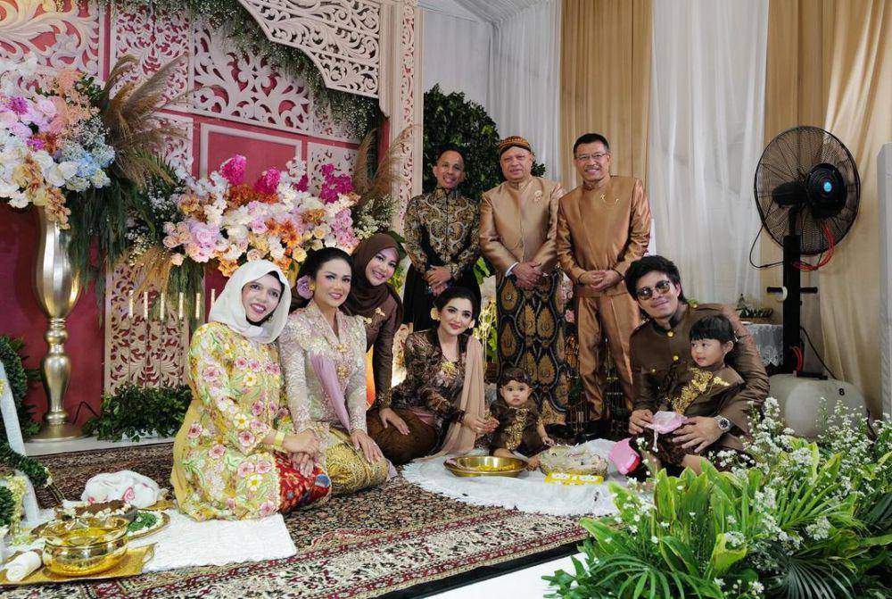 potret Gen Halilintar di acara tedak siten Azura (instagram.com/genhalilintar)