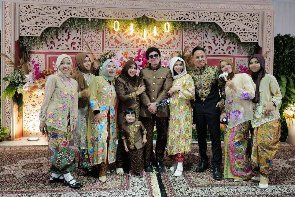 potret Gen Halilintar di acara tedak siten Azura (instagram.com/genhalilintar)