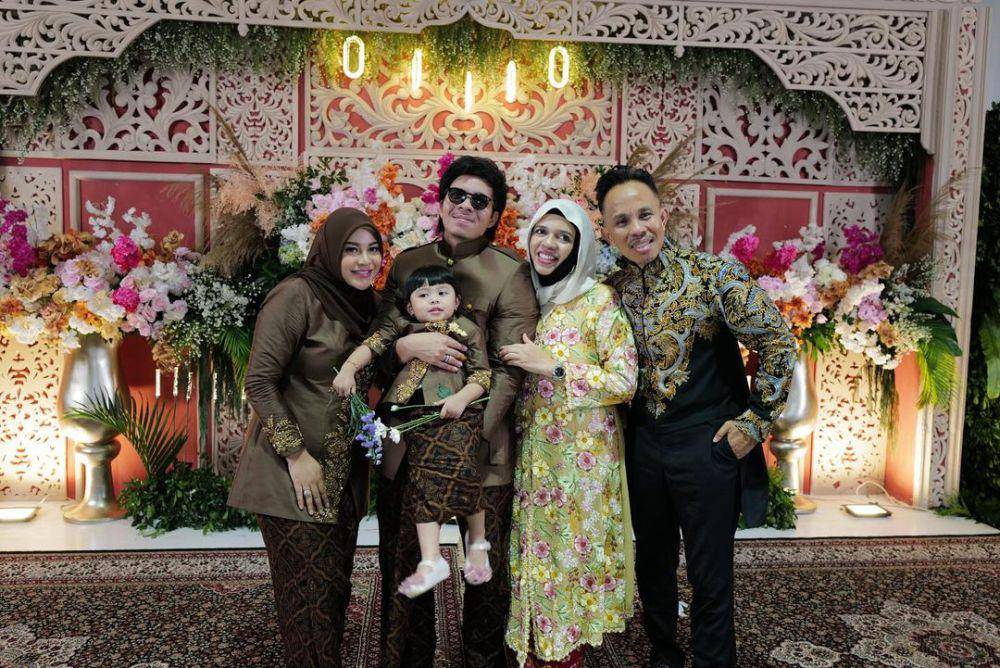 potret Gen Halilintar di acara tedak siten Azura (instagram.com/genhalilintar)