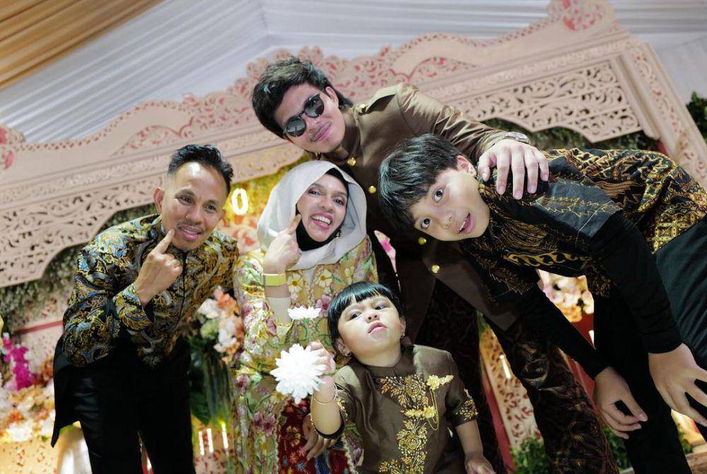 potret Gen Halilintar di acara tedak siten Azura (instagram.com/genhalilintar)