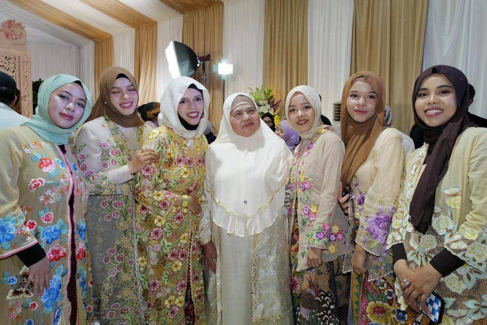 potret Gen Halilintar di acara tedak siten Azura (instagram.com/genhalilintar)