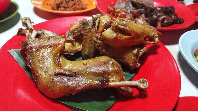 potret menu Ayam Goreng Ibu Haji (google.com/maps/Eko Basuki 7)
