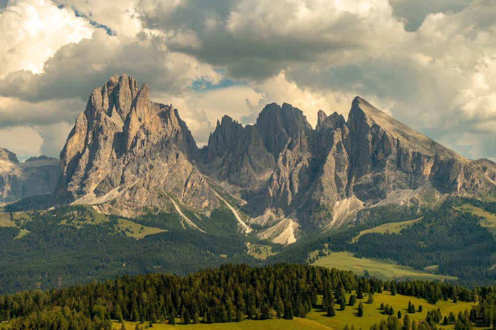ilustrasi Dolomites (unsplash.com/Michiel Ronde)