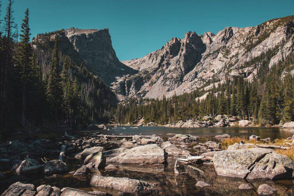 ilustrasi Rocky Mountains (unsplash.com/Hunter Wiseley)