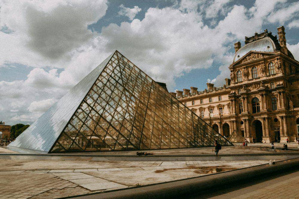 Louvre Museum, Paris, Prancis (unsplash.com/Dushawn Jovic)