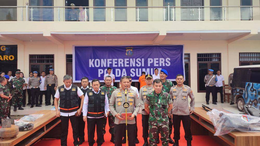 Kapolda Sumut Komjen Agung Setya Imam Effendi saat konferensi pers di Mapolres Tanah Karo, Senin (8/7/2024) (dok.istimewa)