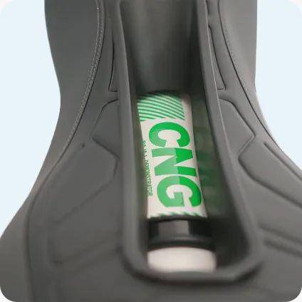 Menggunakan bahan bakar CNG (Bajaj)