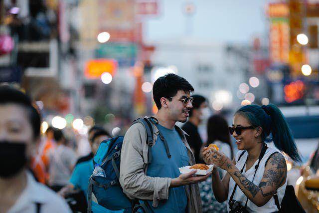 ilustrasi makanan street food (pexels.com/George Pak)