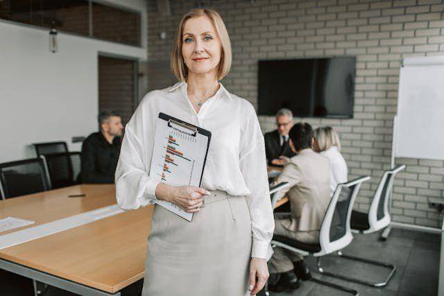 ilustrasi seorang finance (pexels.com/Vlada Karpovich)