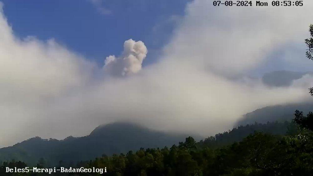 Gunung Merapi Luncurkan Awan Panas Guguran, Jarak Luncur 1,3 Km