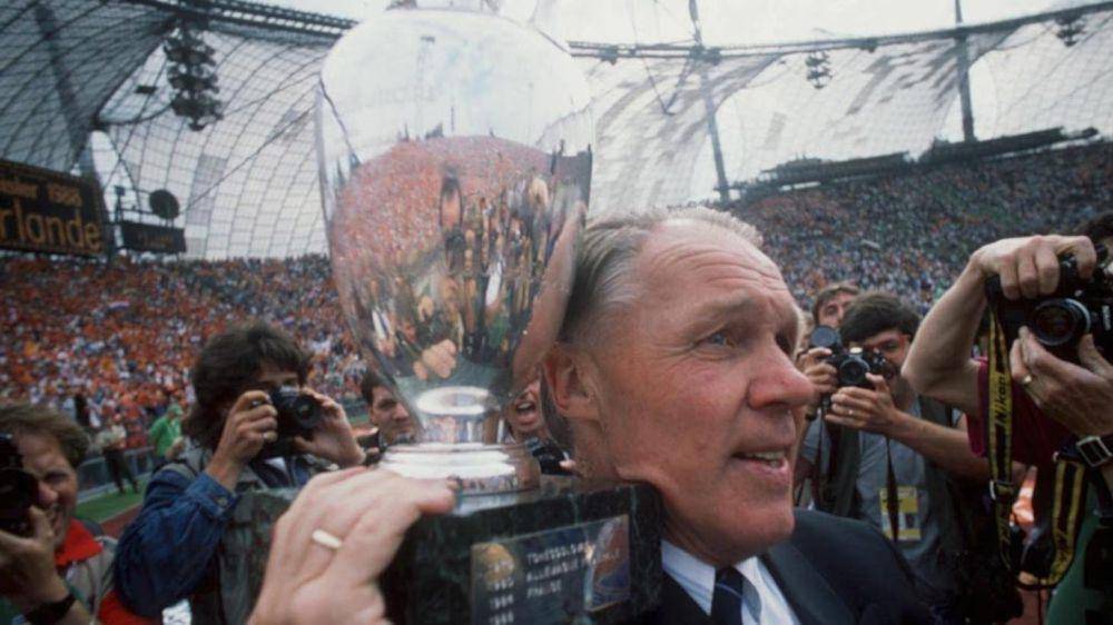 Rinus Michels (uefa.com)
