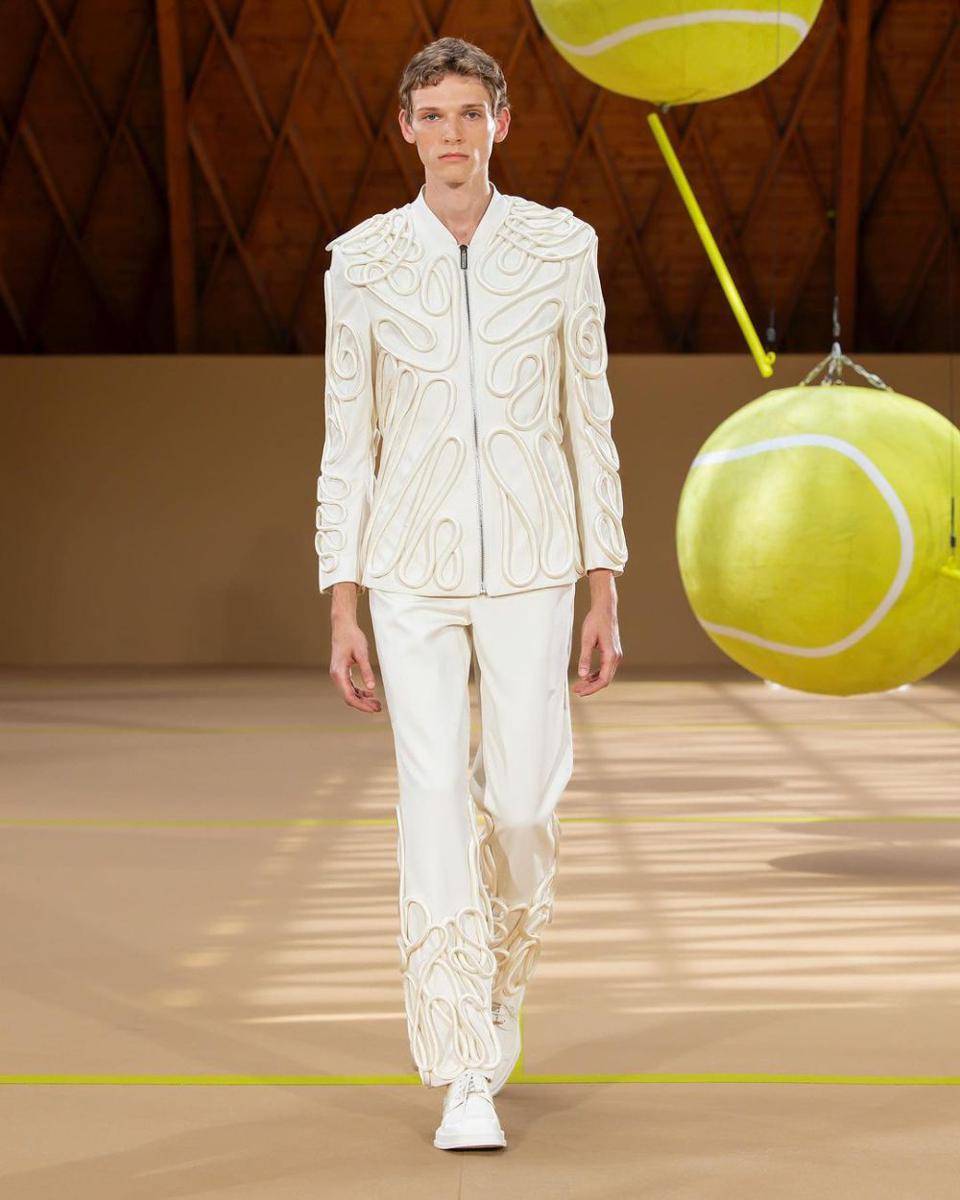 Homolog Paris A/W '24 di Haute Couture Week 2024 (instagram.com/homologofficial)