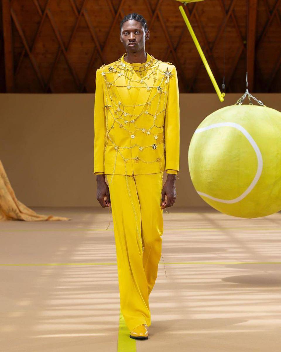 Homolog Paris A/W '24 di Haute Couture Week 2024 (instagram.com/homologofficial)