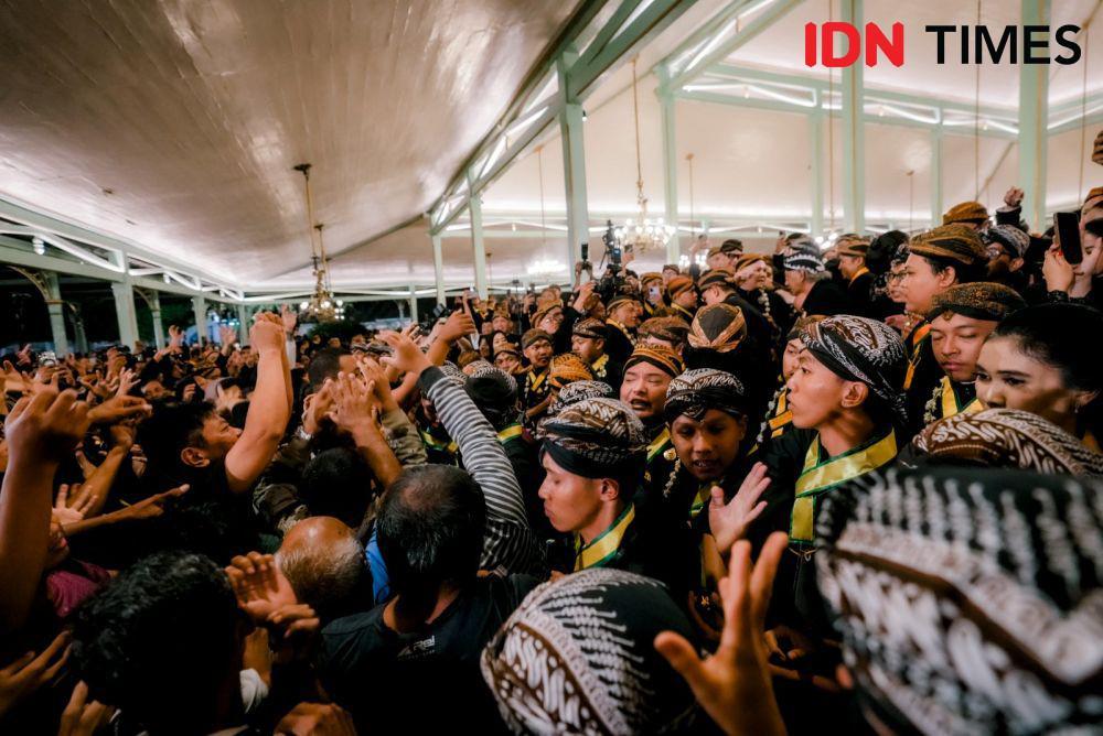Peringatan Malam 1 Suro di Pura Mangkunegaran, Surakarta, Jawa Tengah (IDN Times/Herka Yanis)