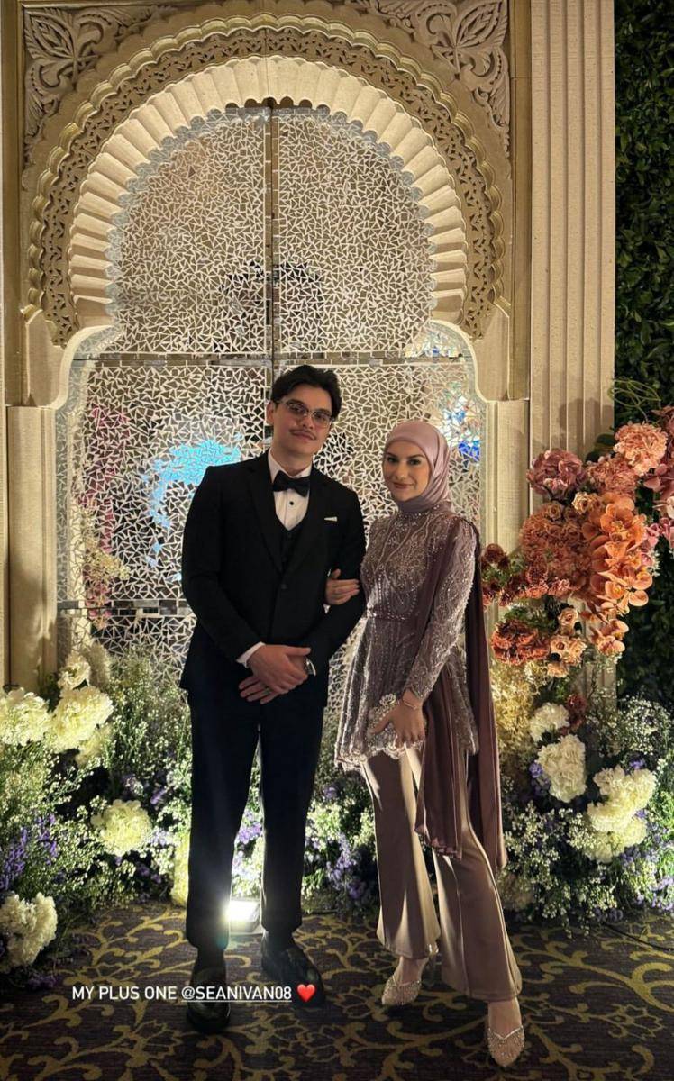 Gaya Seleb di Resepsi Nikah Chand Kelvin-Dea Sahirah (instagram.com/_irishbella_)