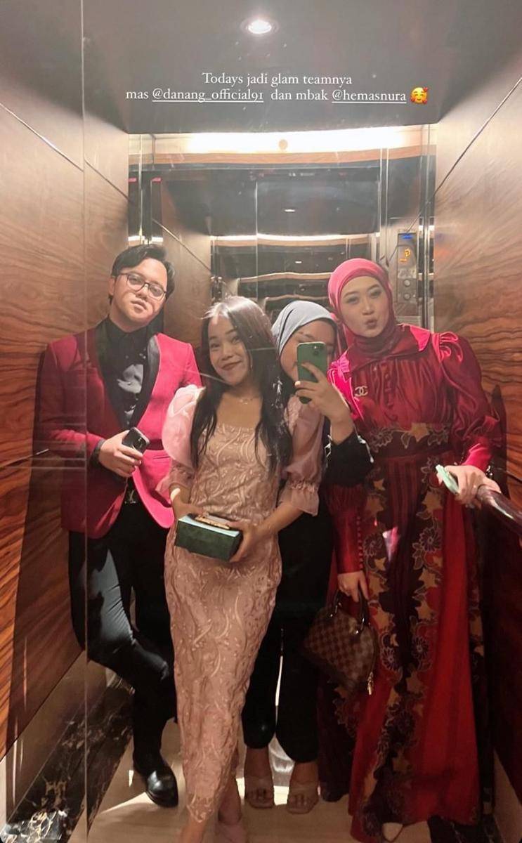 Gaya Seleb di Resepsi Nikah Chand Kelvin-Dea Sahirah (instagram.com/ainunsyah)