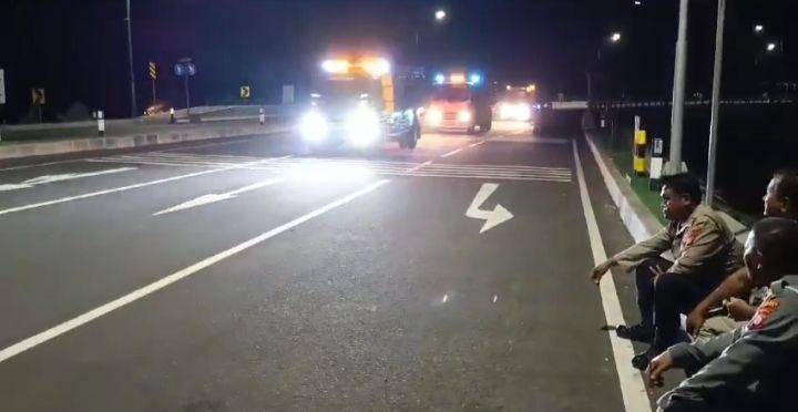 Rombongan truk di kawasan Jembatan Kretek II Bantul. (dok. istimewa)