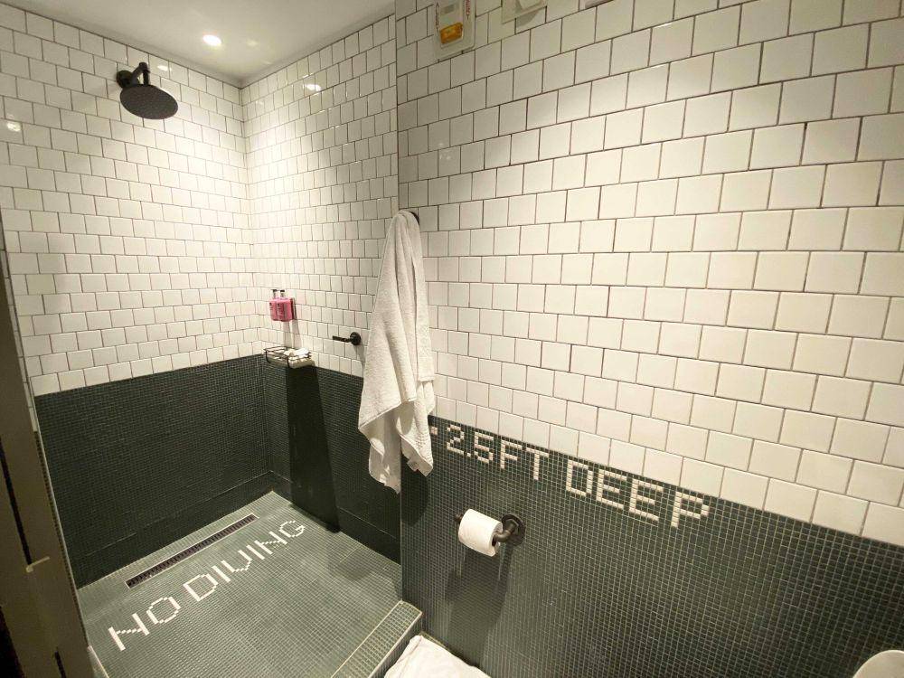 7 Fasilitas Unik Kamar Mandi Hotel Ini Bakal Bikin Kamu Melongo!